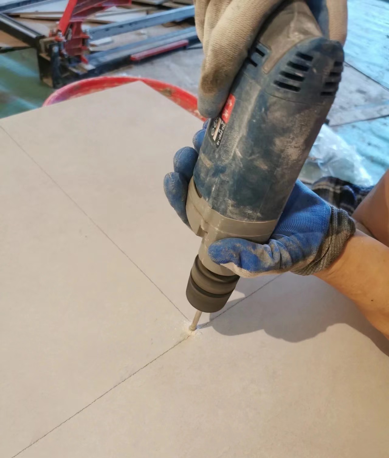 墙砖打孔后的地方怎么修补视频讲解(墙砖打孔后的地方怎么修补视频讲解图片) 墙砖打孔后的地方怎么修补视频讲解(墙砖打孔后的地方怎么修补视频讲解图片)